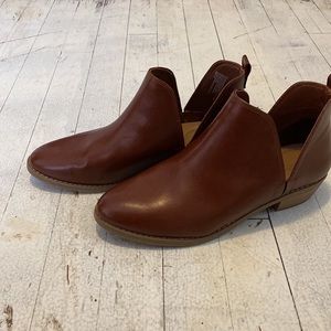 Universal Thread ankle booties boots